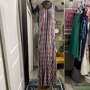NWT Chelsea. & Theodore maxi dress Size: large
